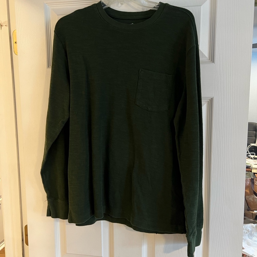 St. John’s Bay Forest Green Long Sleeved Shirt. Size M.
